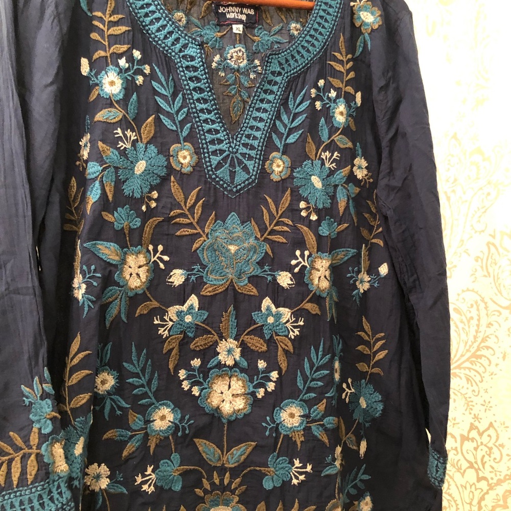 Johnny Was embroidered top XL